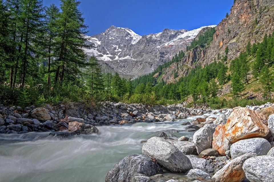 Aosta Stunning Panoramic Views From Modern Two Bedroom Apartment Luaran gambar