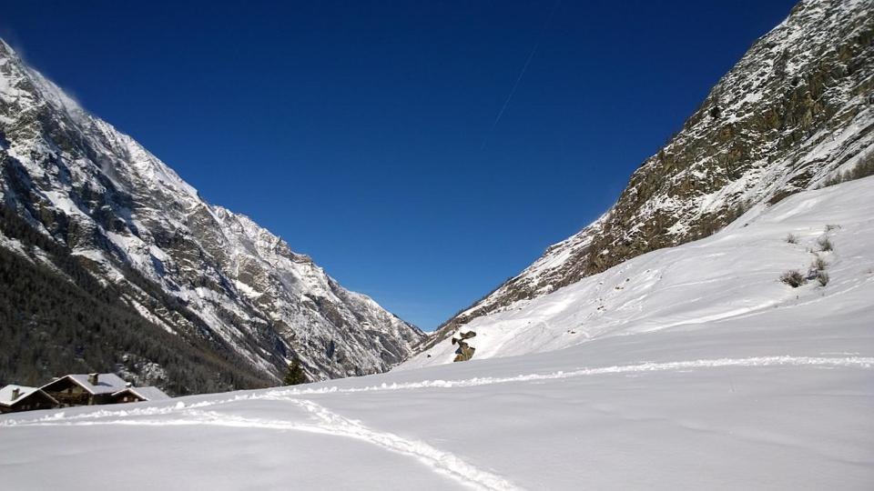 Aosta Stunning Panoramic Views From Modern Two Bedroom Apartment Luaran gambar