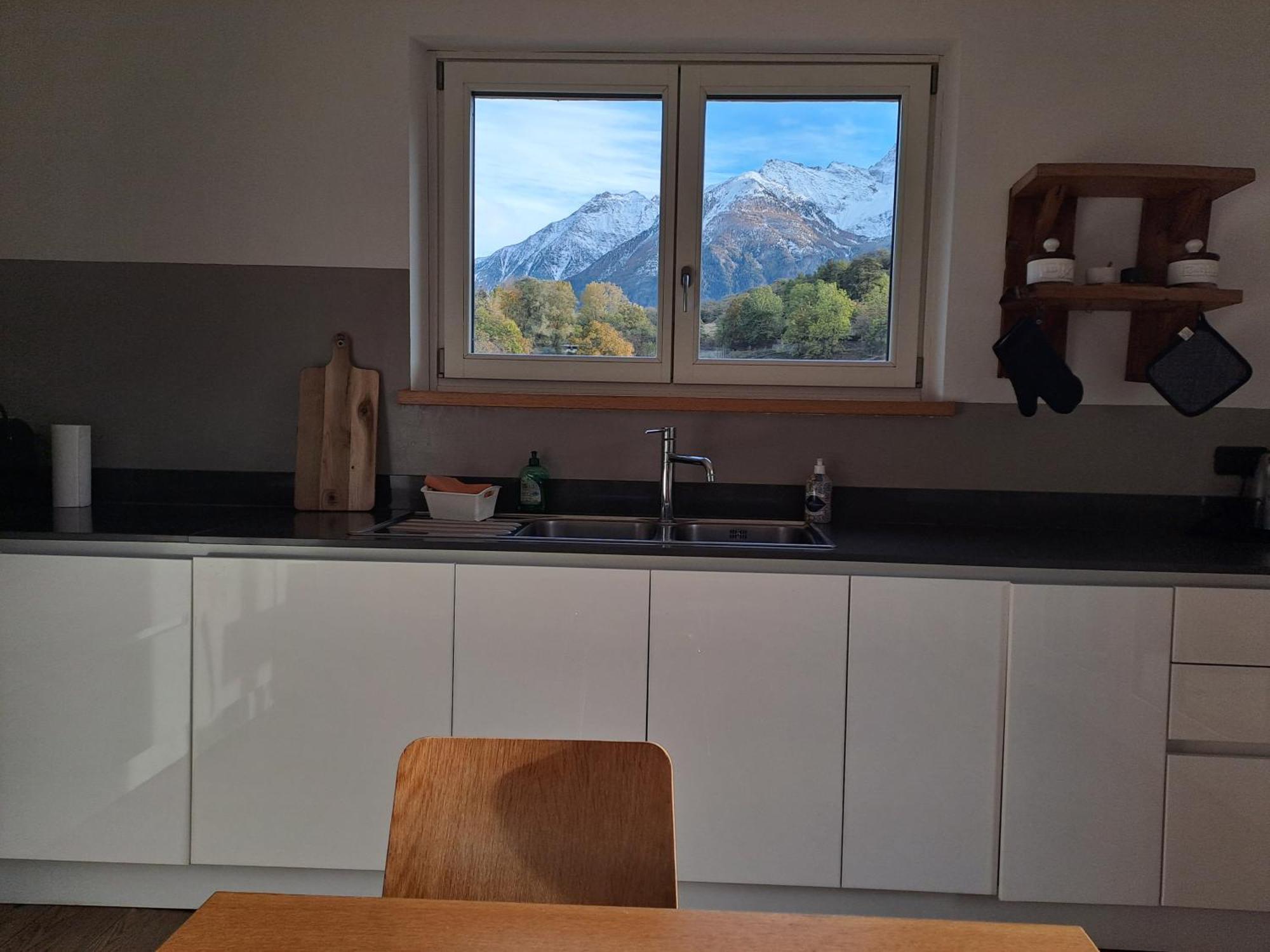 Aosta Stunning Panoramic Views From Modern Two Bedroom Apartment Luaran gambar